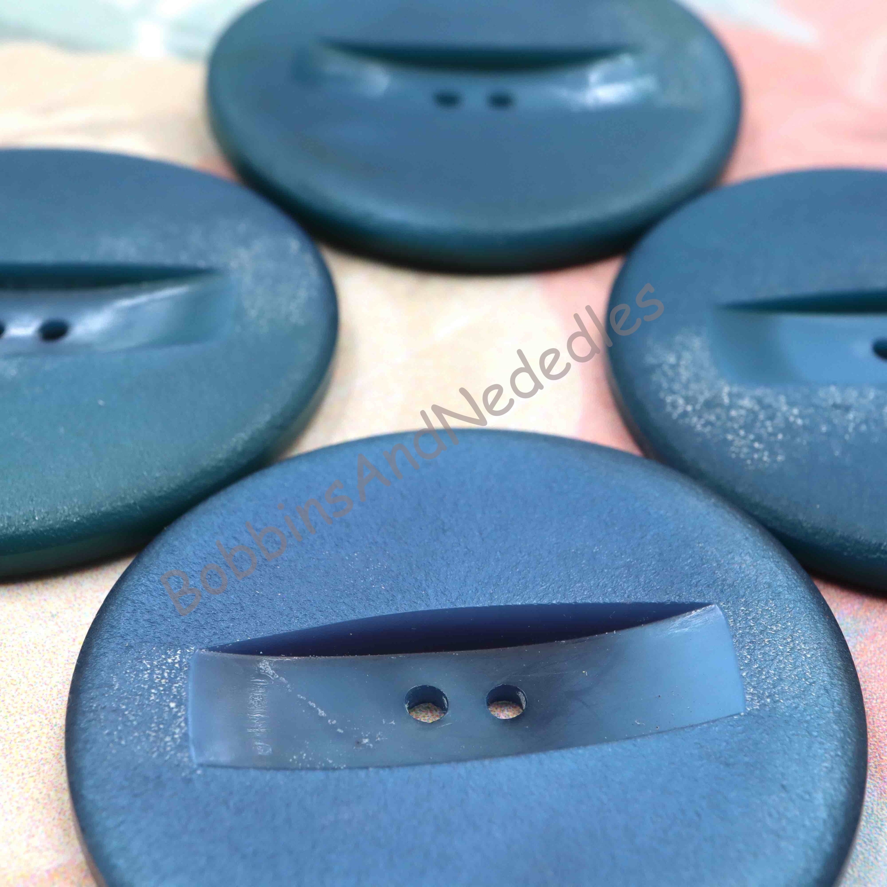 Set of 4 Galalith Couture Buttons Ø 40mm Teal Blue with Raised Texture