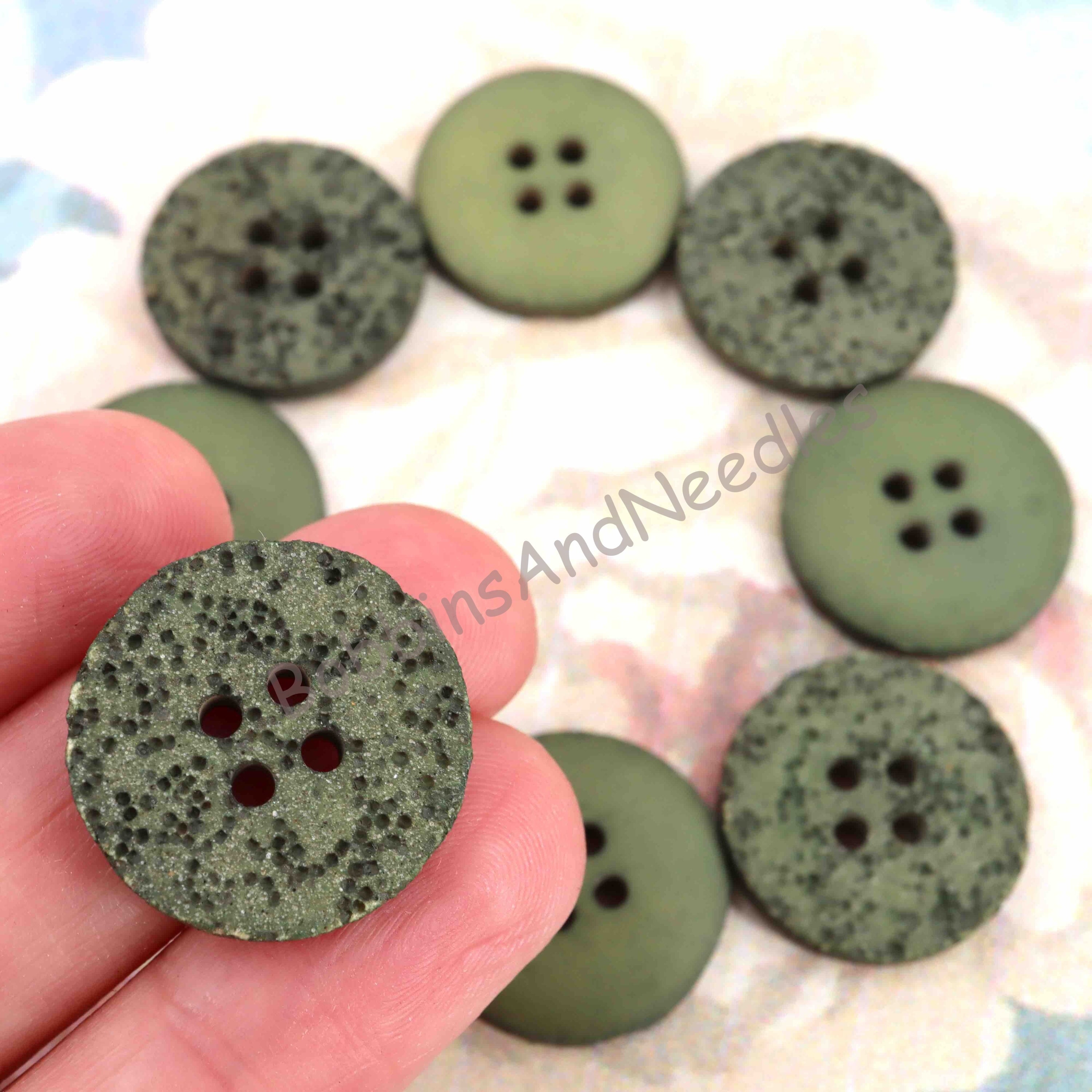 Set of 8 Galalith Buttons Ø 21mm Olive Green Grainy Textured