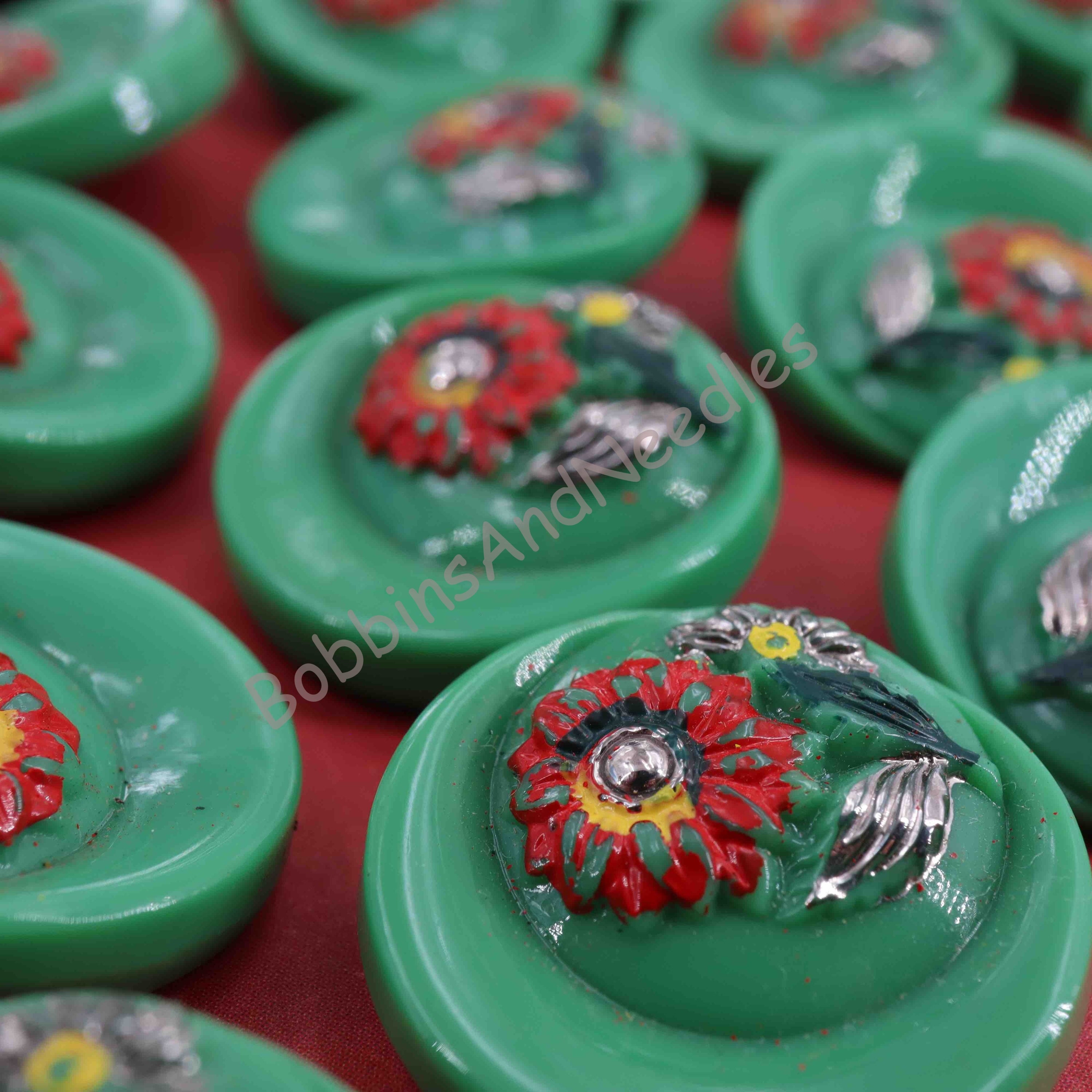 Set of 6 Couture Buttons Ø 23 mm Casein - Floral Design in Green & Red