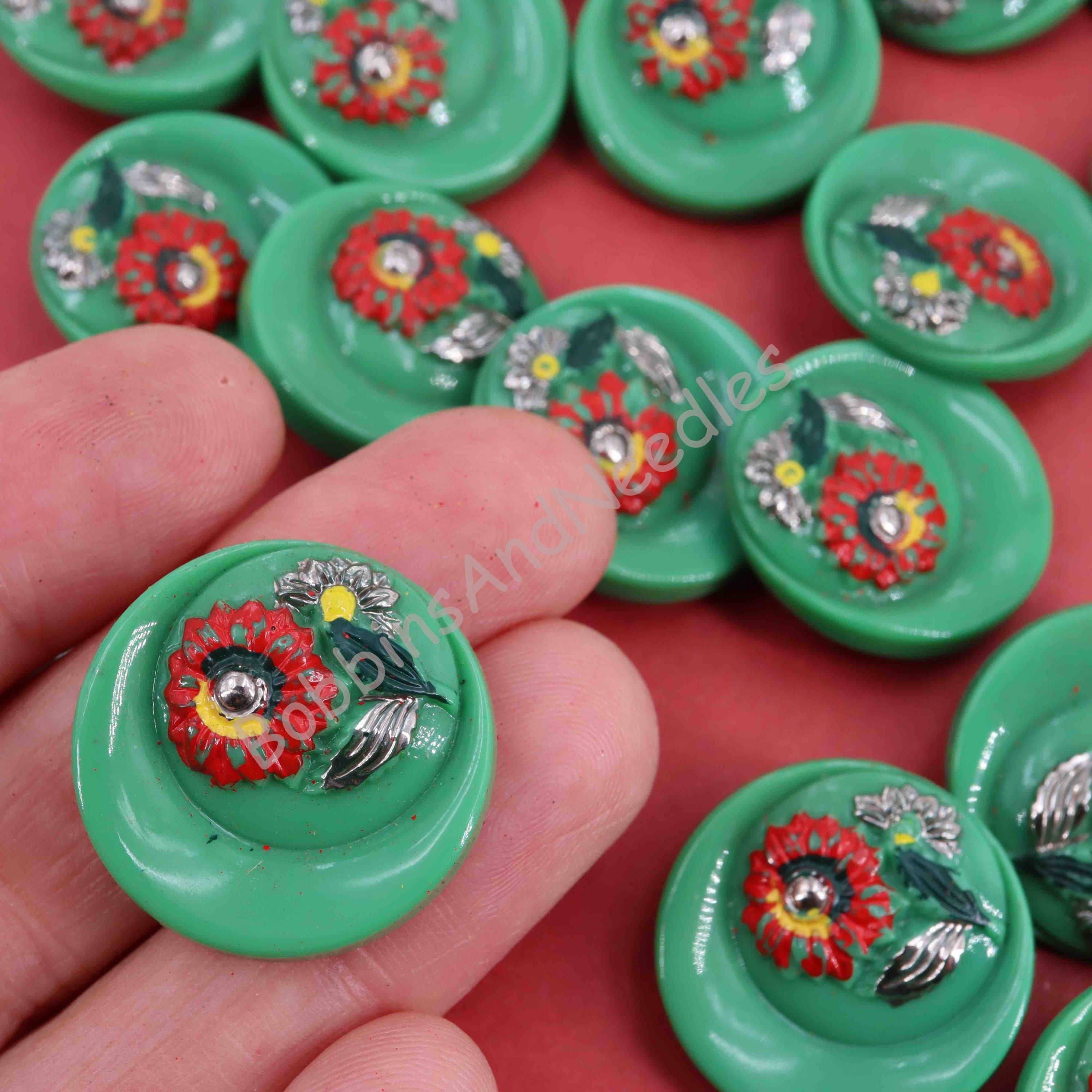 Set of 6 Couture Buttons Ø 23 mm Casein - Floral Design in Green & Red