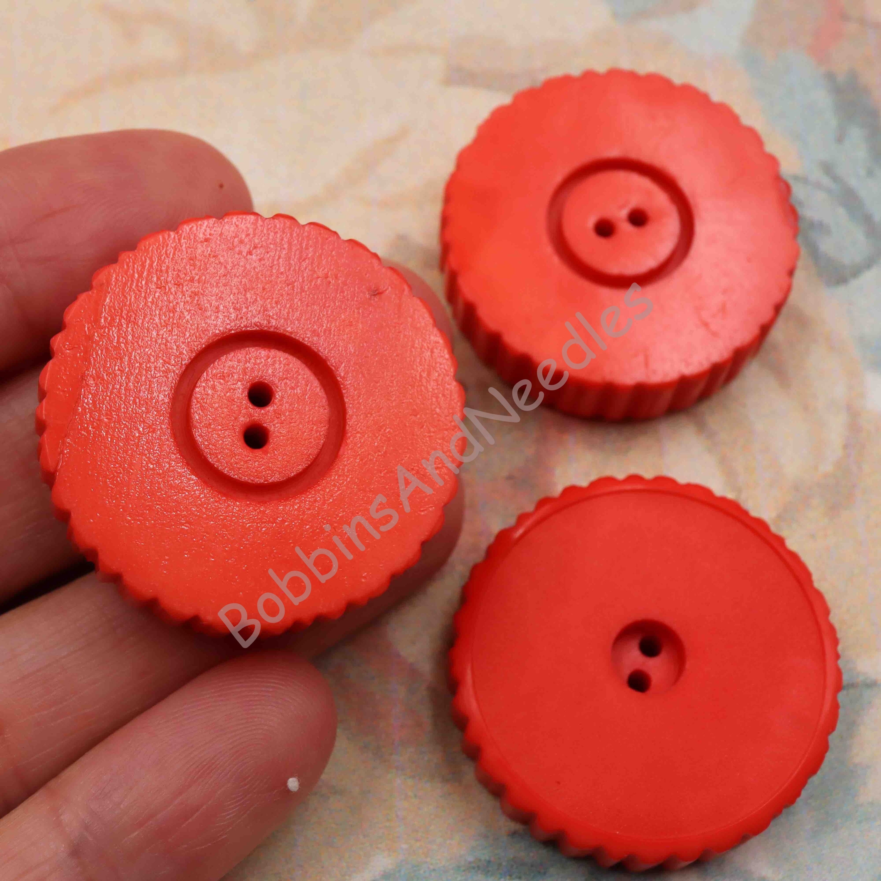 Set of 3 Large Red Couture Casein Buttons Ø 31 mm with Ribbed Edge