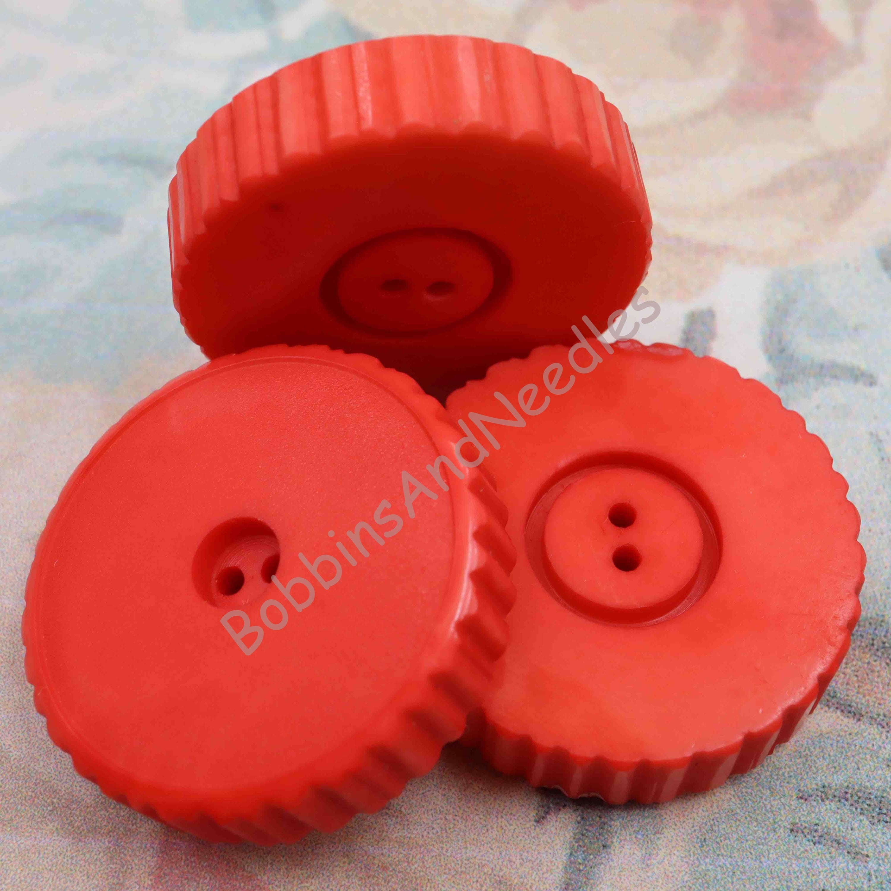 Set of 3 Large Red Couture Casein Buttons Ø 31 mm with Ribbed Edge