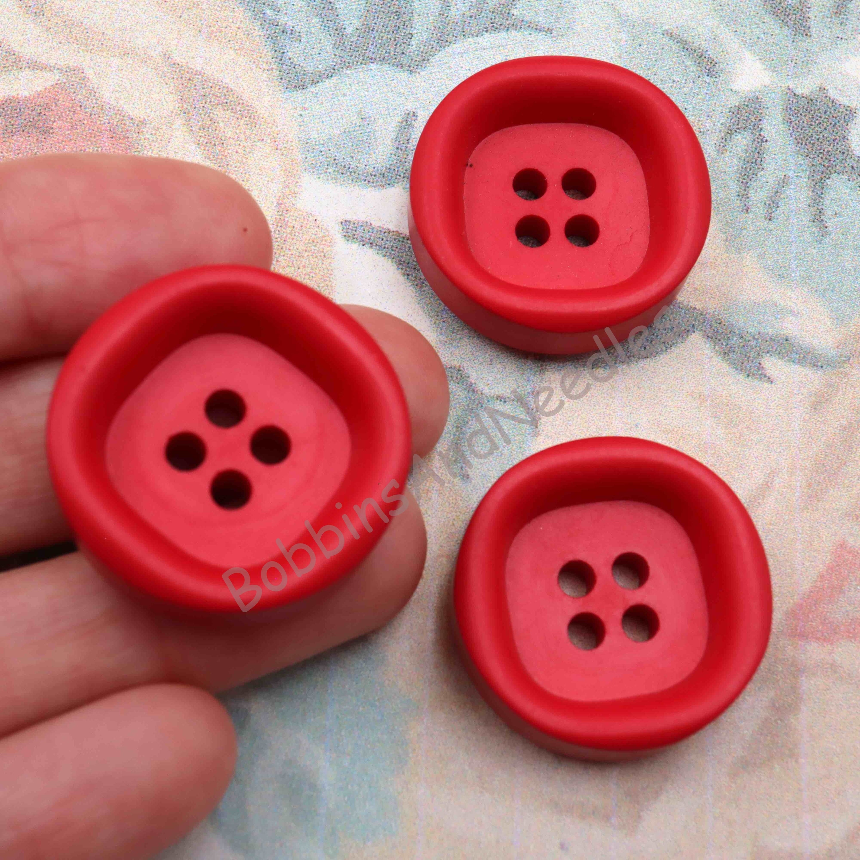 Set of 3 Red Casein Buttons Ø 27 mm with Dipped Square Effect