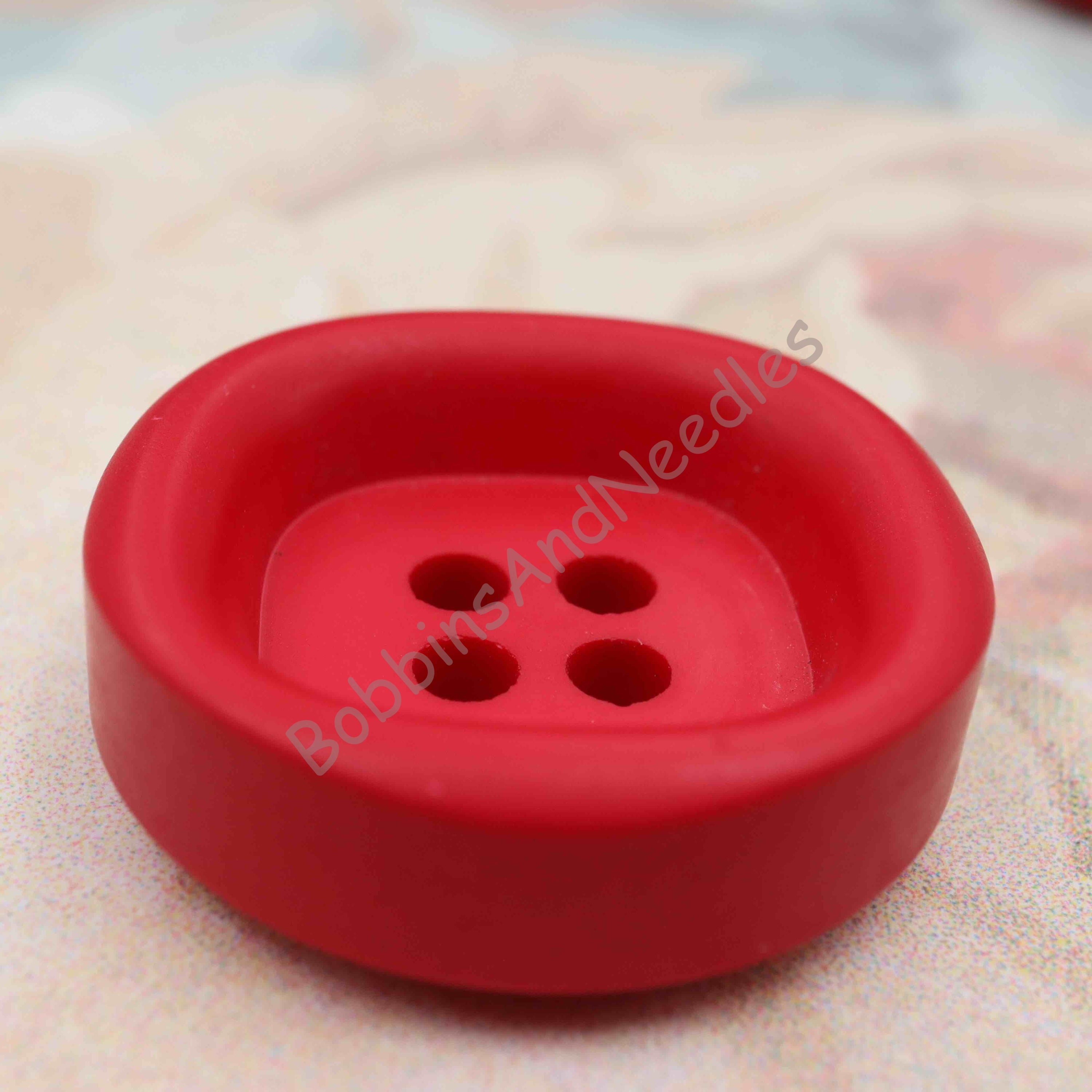 Set of 3 Red Casein Buttons Ø 27 mm with Dipped Square Effect