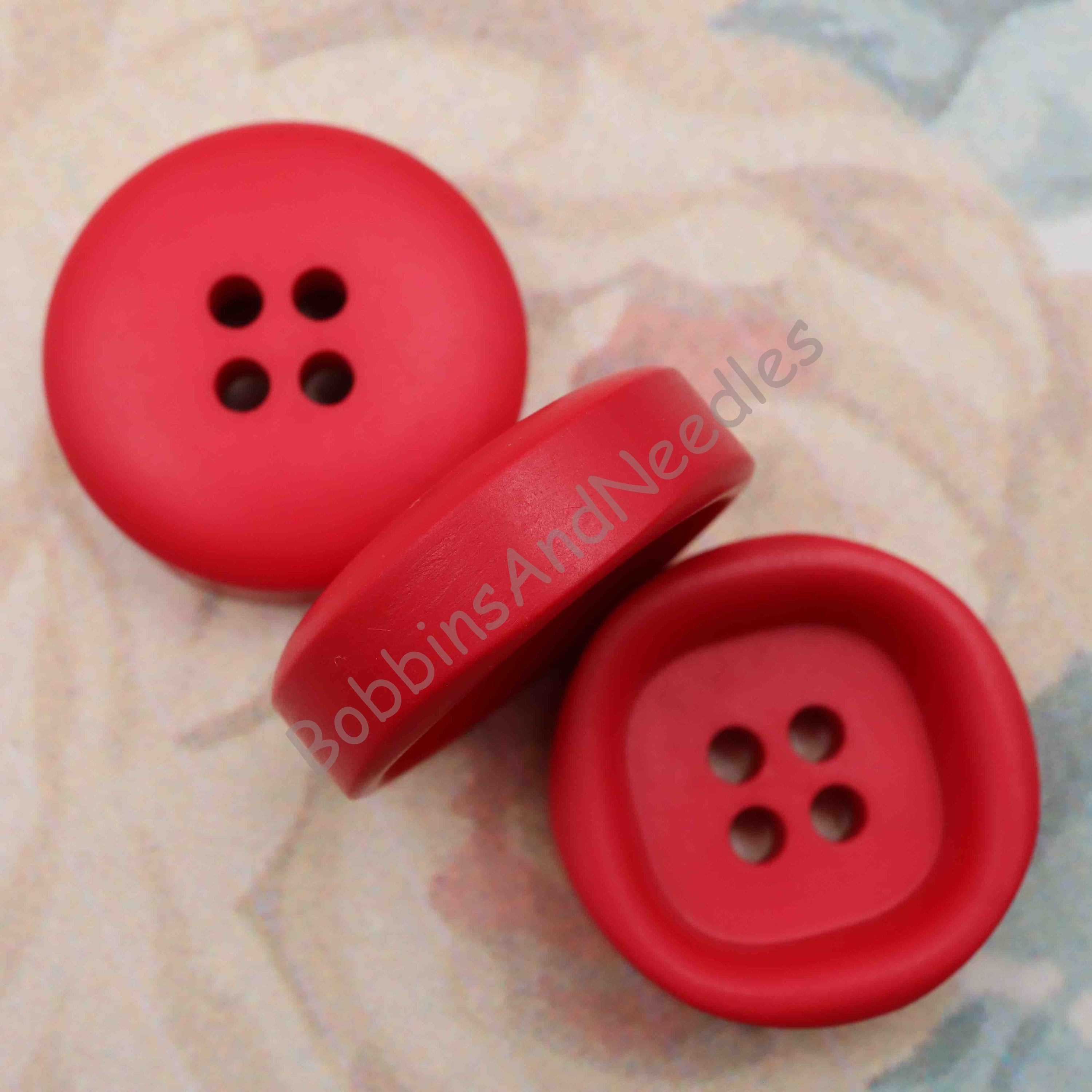 Set of 3 Red Casein Buttons Ø 27 mm with Dipped Square Effect