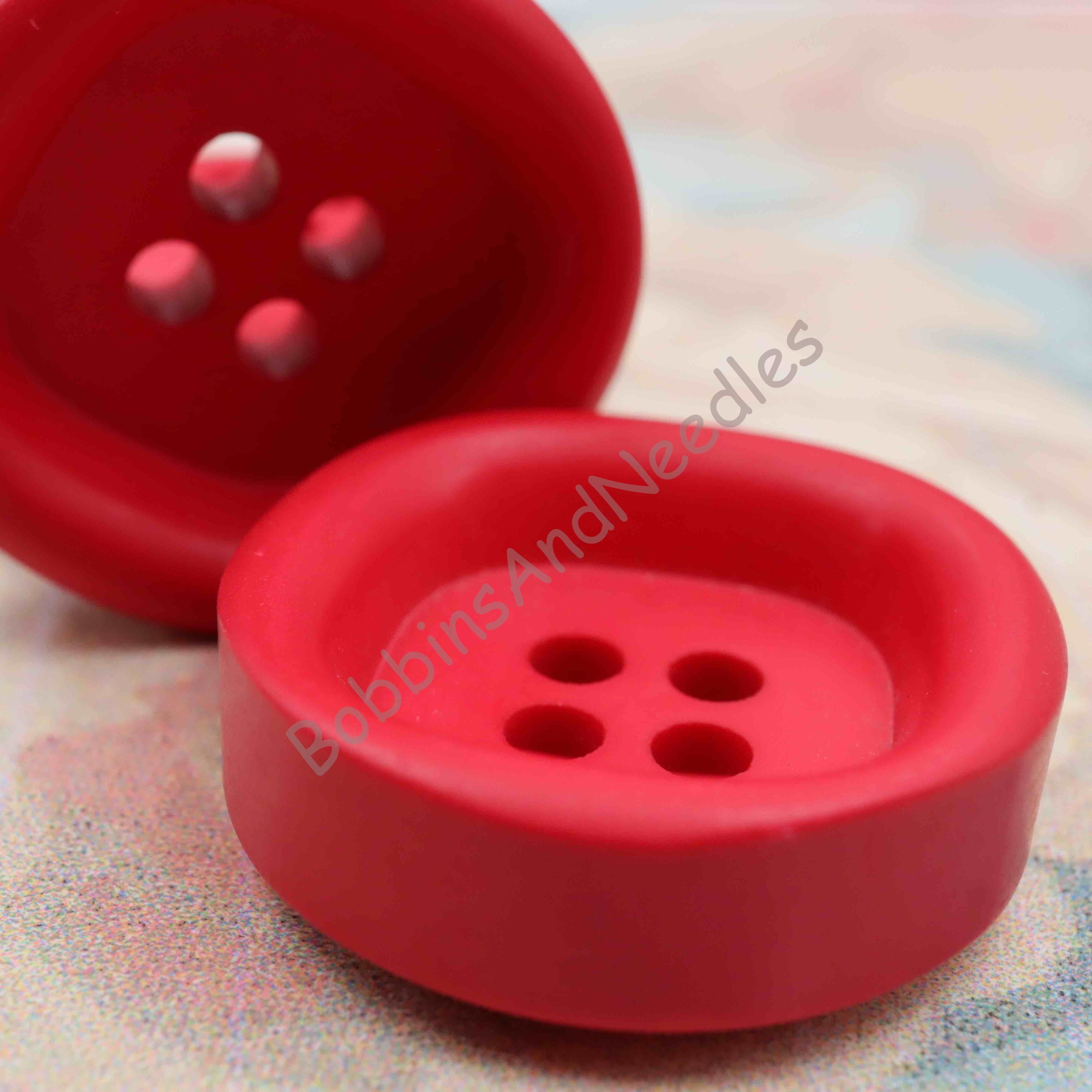 Set of 3 Red Casein Buttons Ø 27 mm with Dipped Square Effect