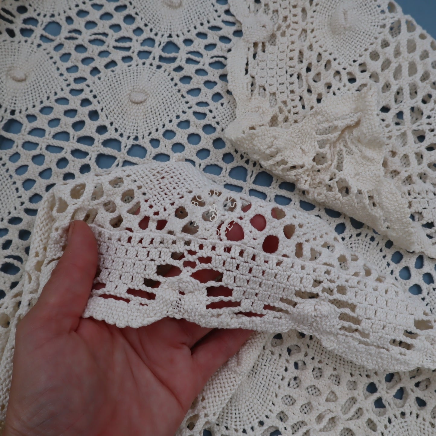 Antique Crochet Lace Bedspread 235x210 cm – Handmade Vintage Coverlet – Off White Lace Textile - Bobbins&Needles