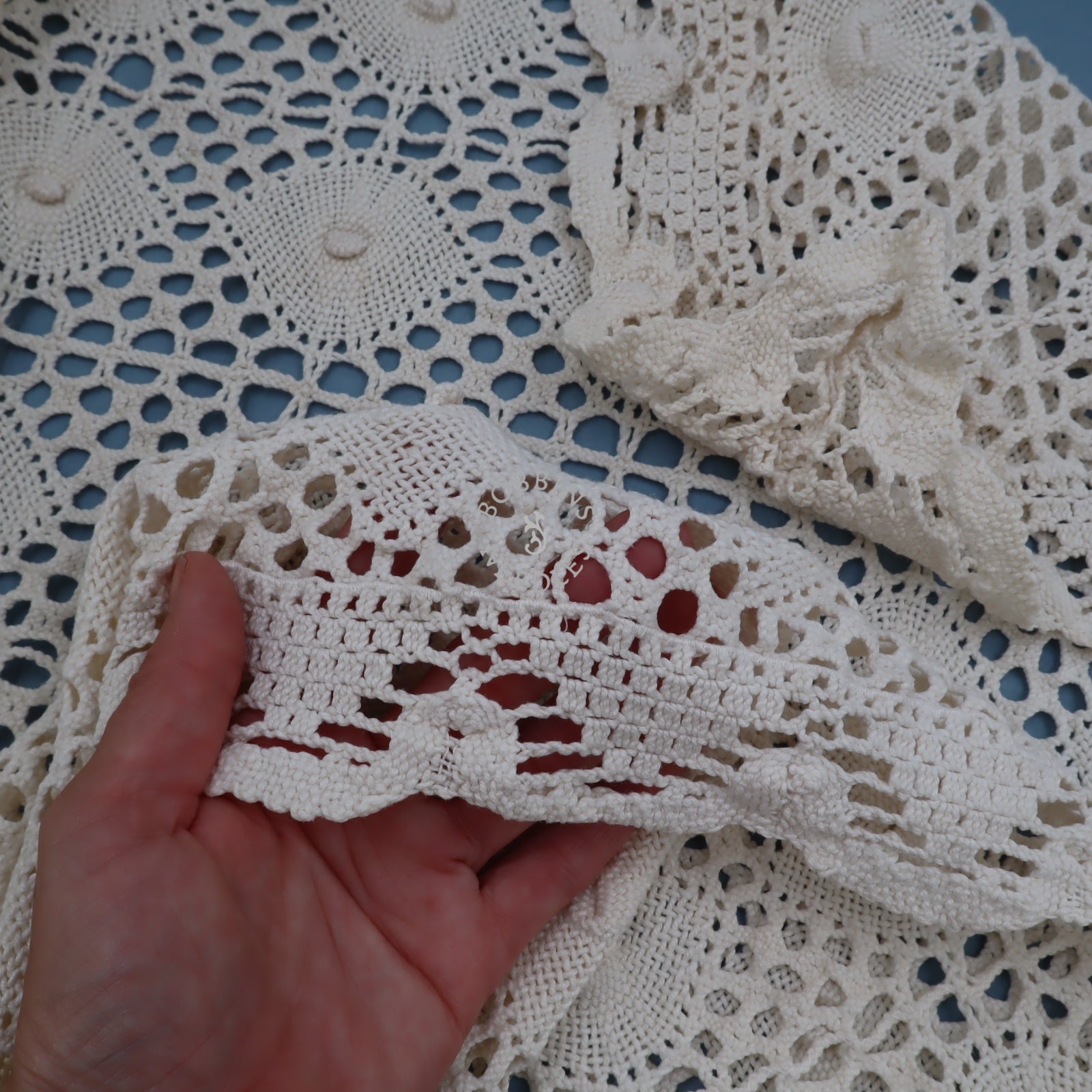 Antique Crochet Lace Bedspread 235x210 cm – Handmade Vintage Coverlet – Off White Lace Textile - Bobbins&Needles