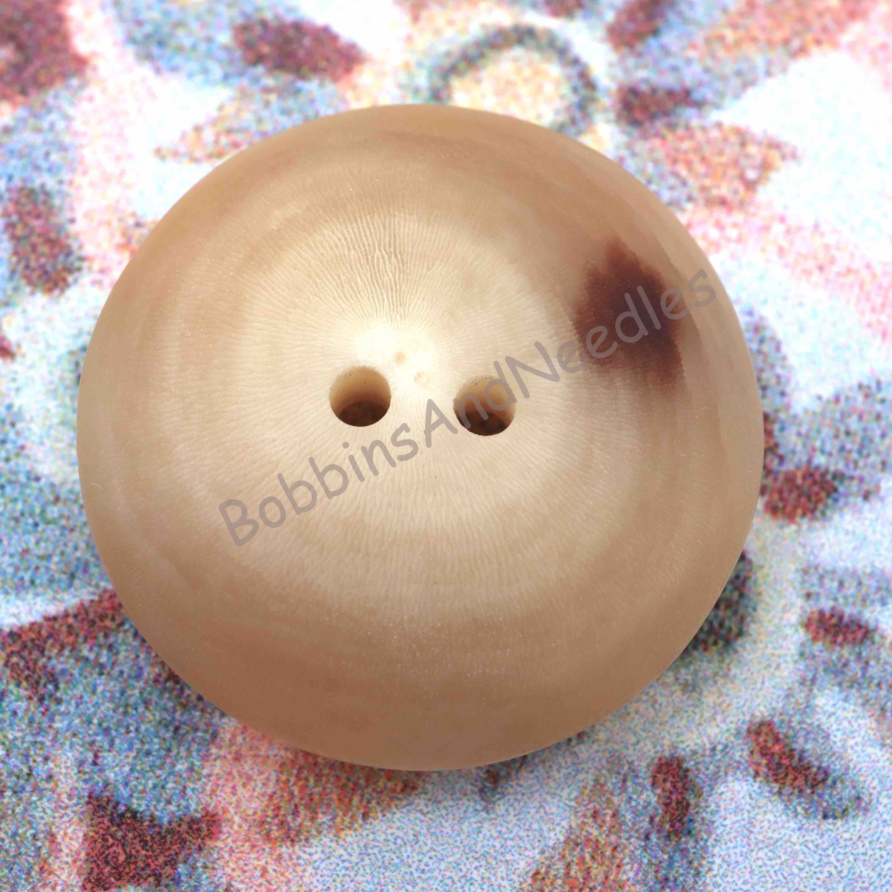 Set of 8 Vintage Mock Horn Button Ø 27 mm & Ø 25 mm in Caramel Tones